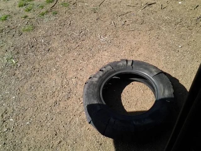 bloem 04-2016 blown trailer tyre